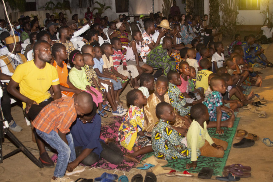 Spectacle de théâtre "Le trône vide"