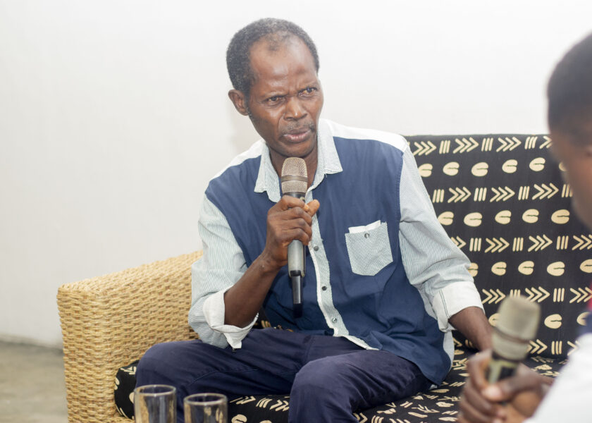 Vue de la rencontre-discussion avec l'artiste plasticien Aston à l'Espace Culturel Le Centre