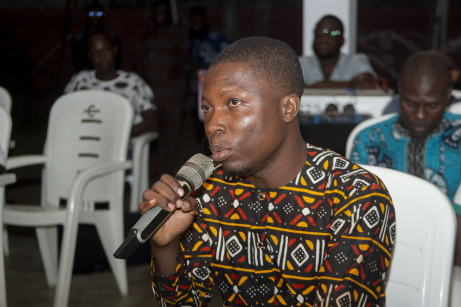 Vue de la rencontre-discussion avec l'artiste plasticien Aston à l'Espace Culturel Le Centre