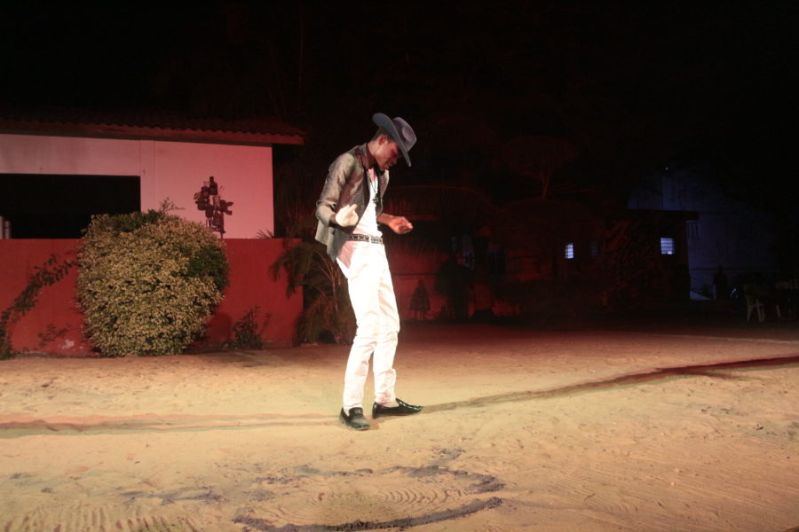 Battle all style, spectacle Agbada, Le Chaos Élégant