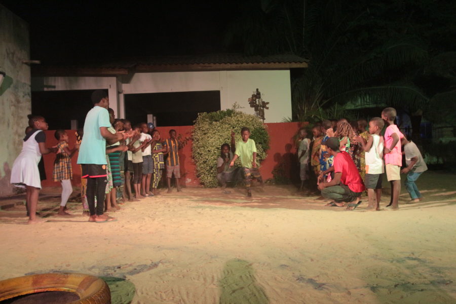 Battle all style de nos enfants du Baby Crew, spectacle Agbada, Le Chaos Élégant