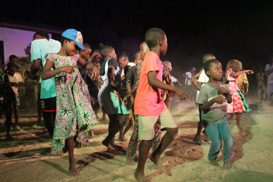 Battle all style de nos enfants du Baby Crew, spectacle Agbada, Le Chaos Élégant