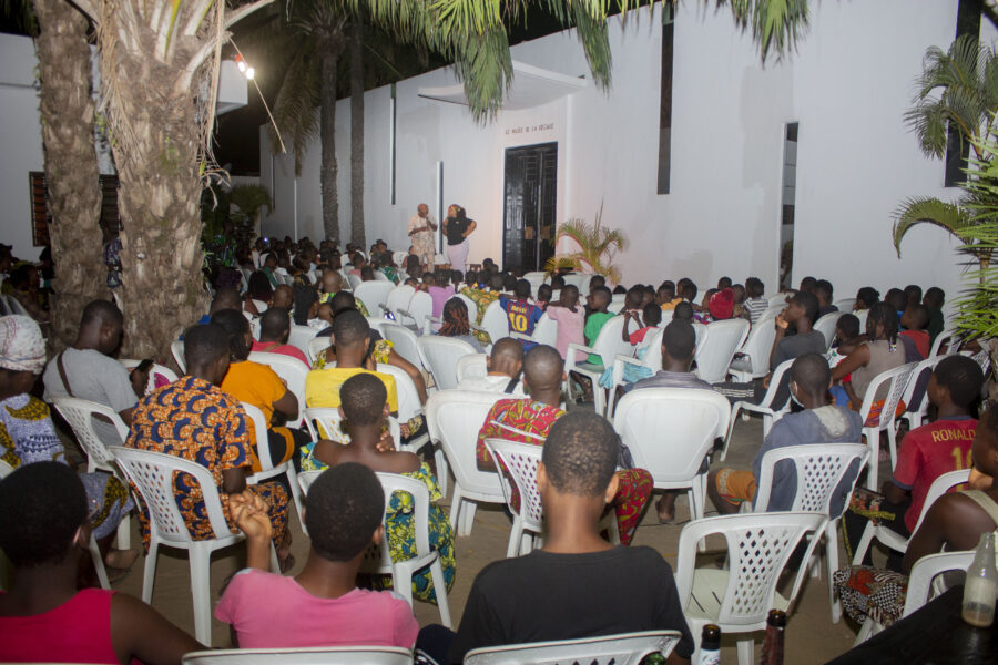 Vue de la soirée humour avec l'artiste humoriste Éléphant mouillée à l'Espace Culturel Le Centre