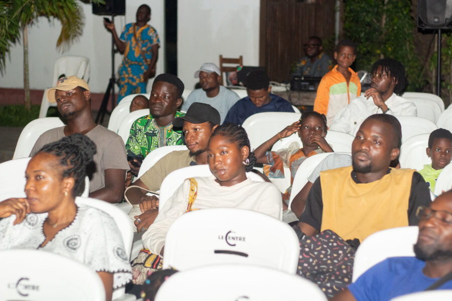 Vue de la projection du film « L'orage africain : Un continent sous influence » à l'Espace Culturel Le Centre