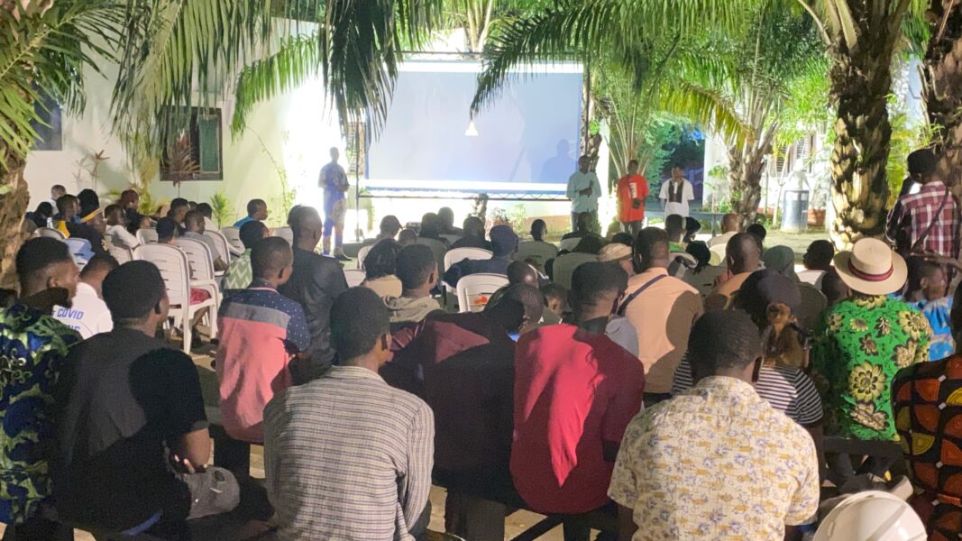 Vue de la projection du film « Le Cauchemar » à Le Centre en présence du réalisateur