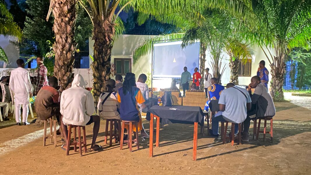 Vue de la projection du film « Le Cauchemar » à Le Centre en présence du réalisateur