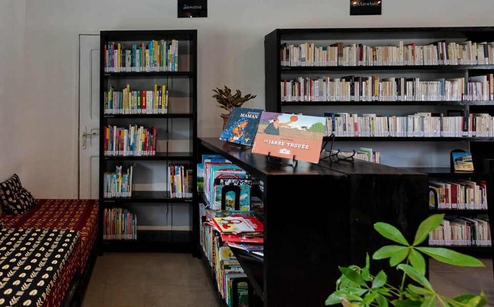 Vue de la bibliothèque de Le Centre avec son nouveau design