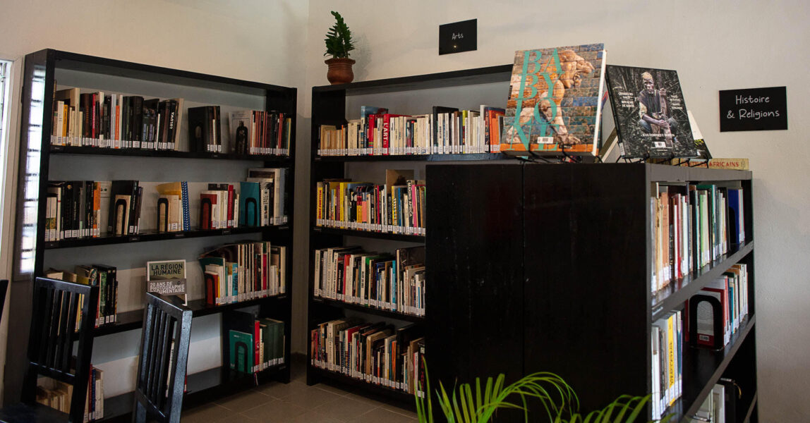 Vue de la bibliothèque de Le Centre avec son nouveau design