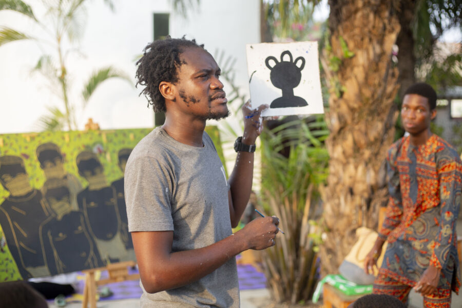 Vue de l'atelier jeune public de peinture avec Émérick Boby à l'Espace Culturel Le Centre