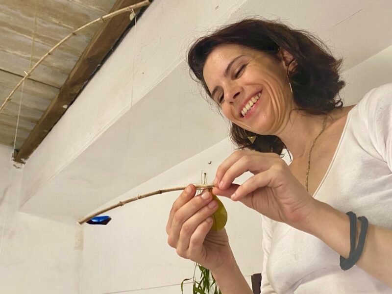 Vue des artistes Achille Adonon & Bettie Nin en création lors de leur résidence de recherches et de création à Le Centre