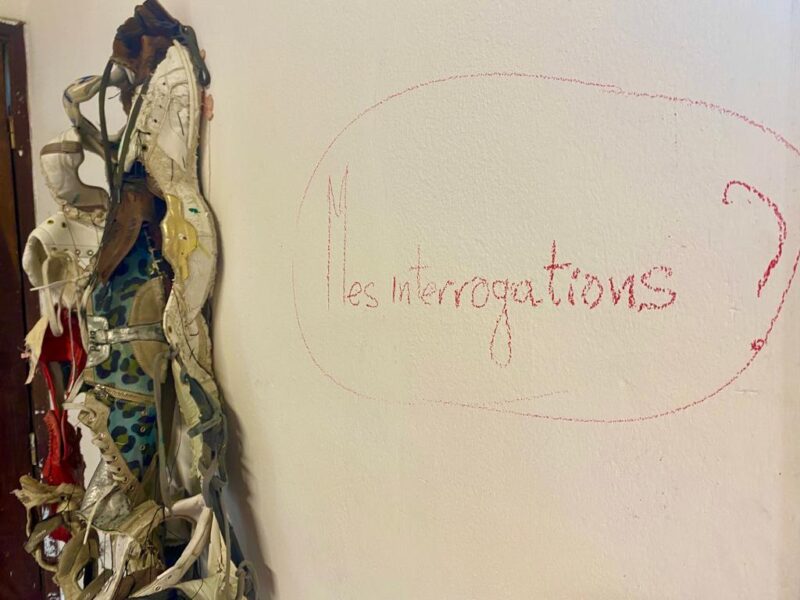 Vue des artistes Achille Adonon & Bettie Nin en création lors de leur résidence de recherches et de création à Le Centre