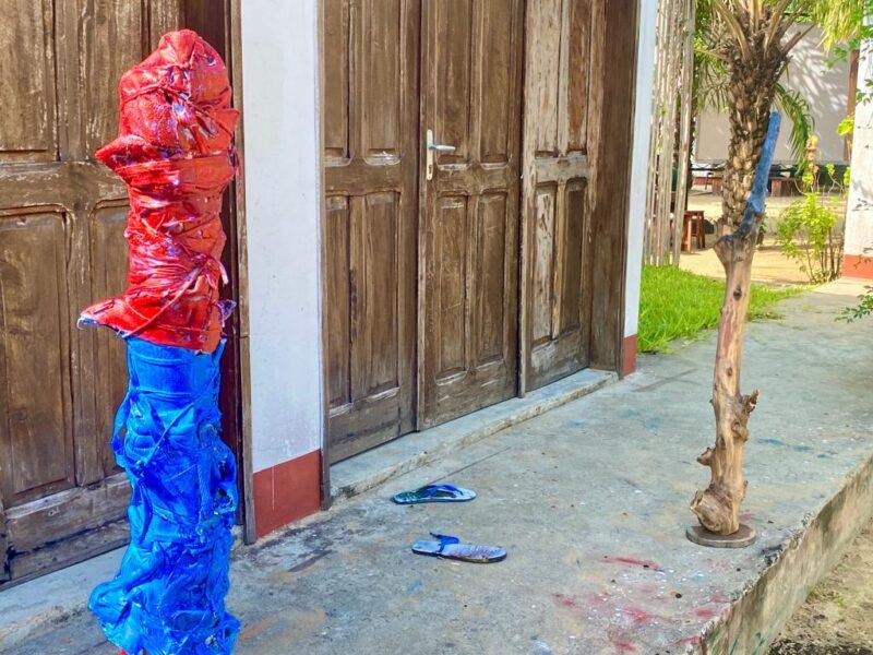 Vue des artistes Achille Adonon & Bettie Nin en création lors de leur résidence de recherches et de création à Le Centre