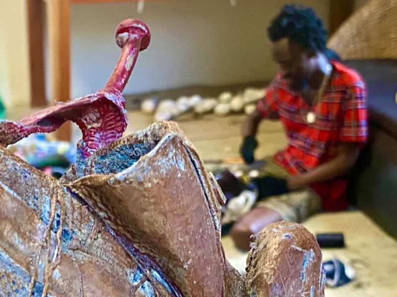 Vue des artistes Achille Adonon & Bettie Nin en création lors de leur résidence de recherches et de création à Le Centre