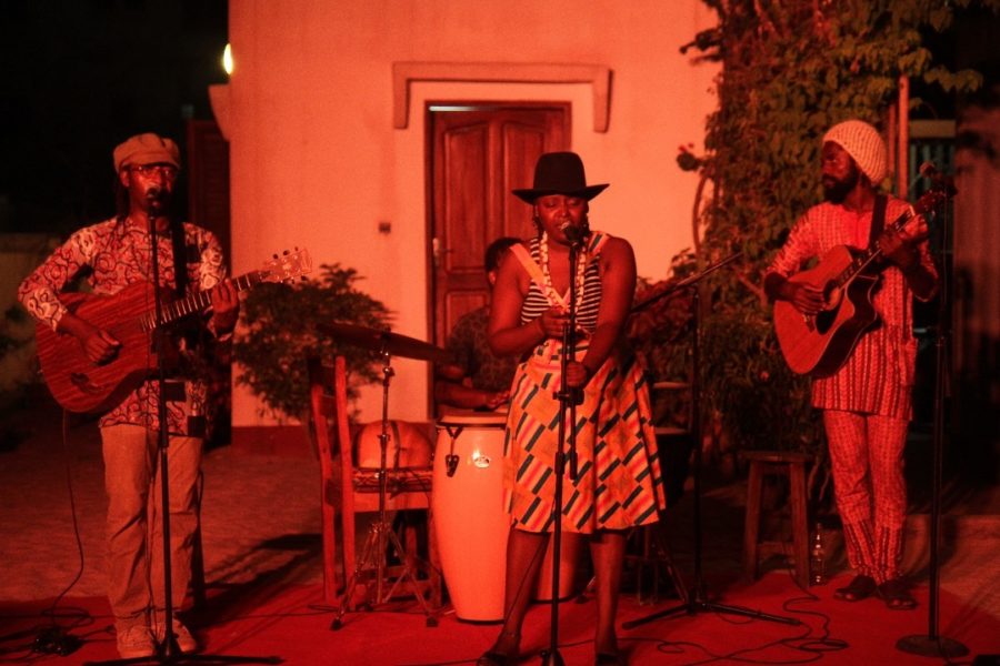 Concert acoustique en scène ouverte.